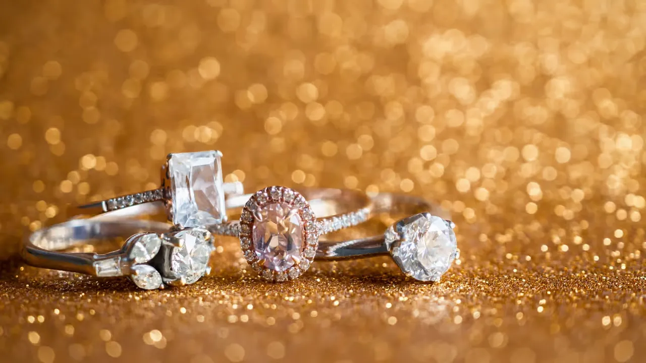 Smycken som bär våra berättelser